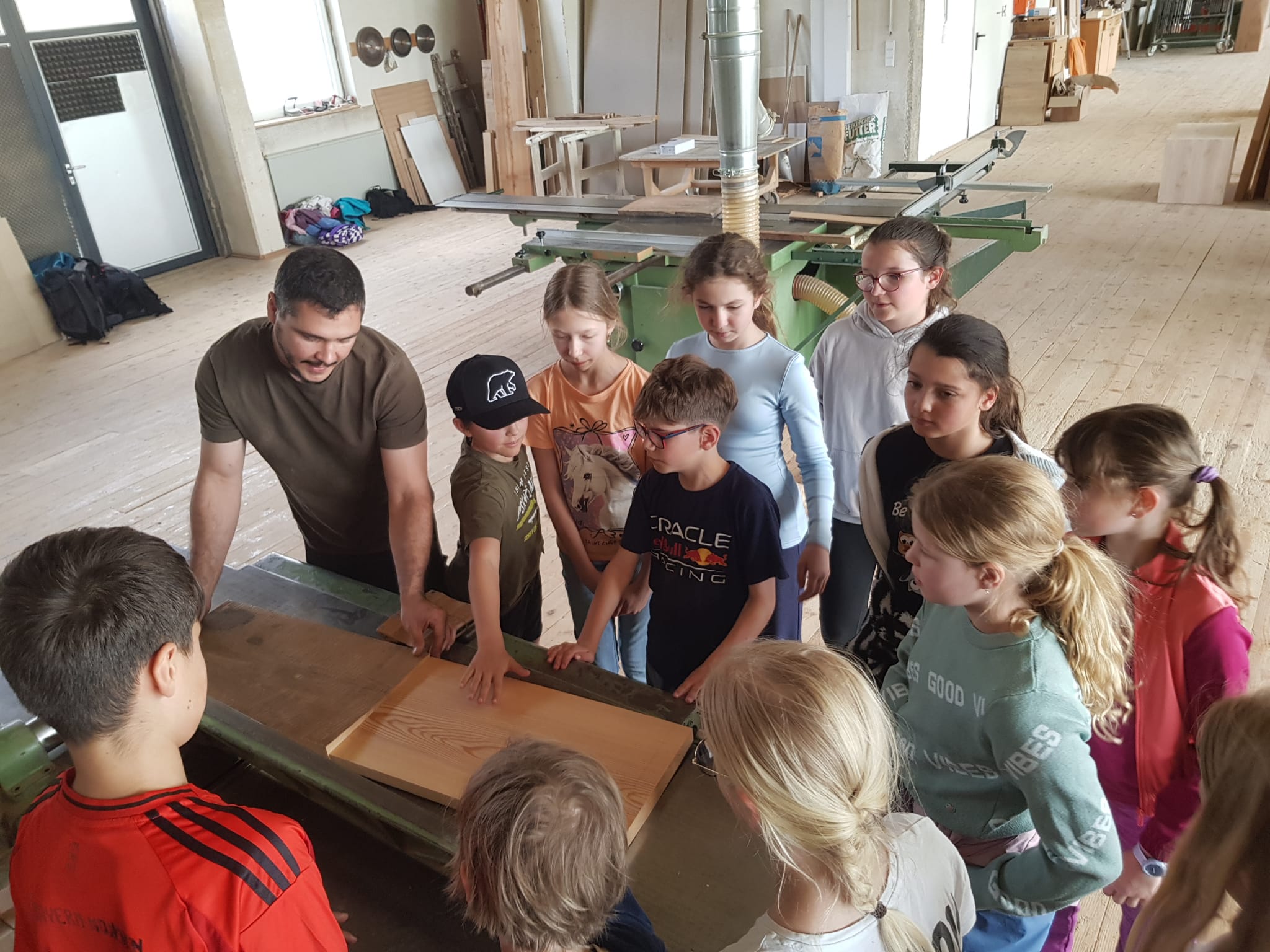 Projekttag „HOLZ“ der 1a und 1b des PRG/PORG Volders