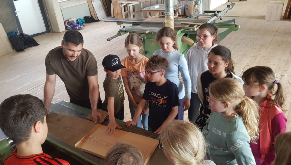 Projekttag „HOLZ“ der 1a und 1b des PRG/PORG Volders
